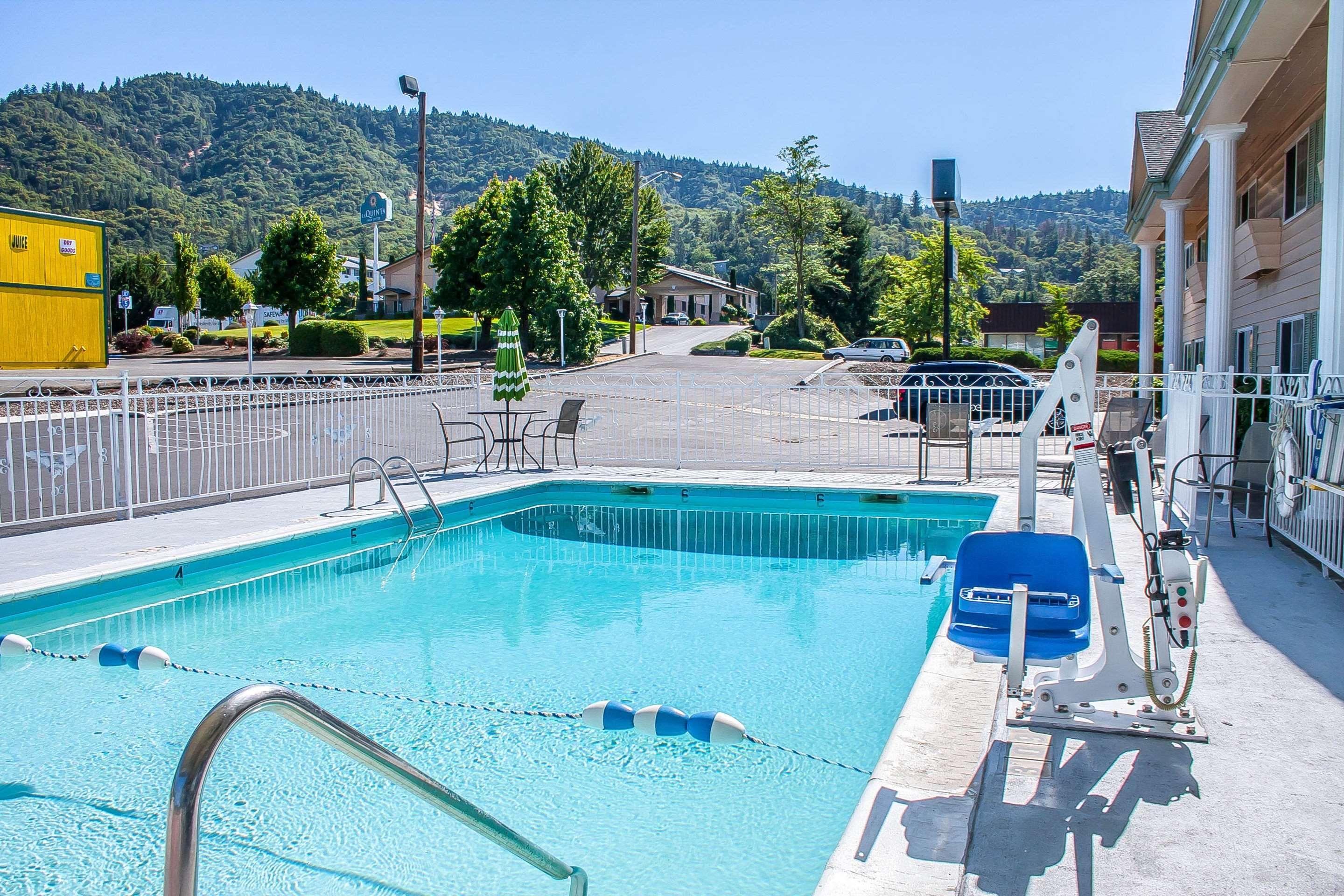 Quality Inn Grants Pass Exterior photo